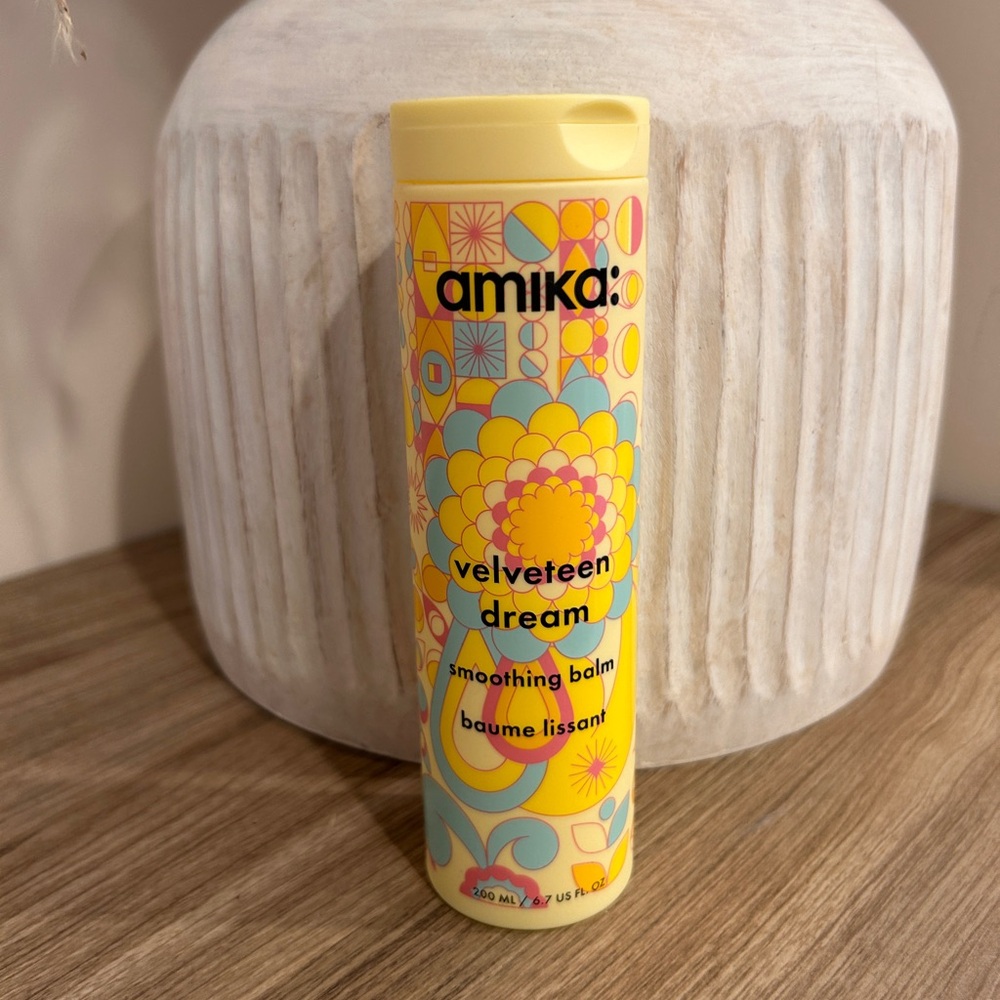 Amika velveteen dream